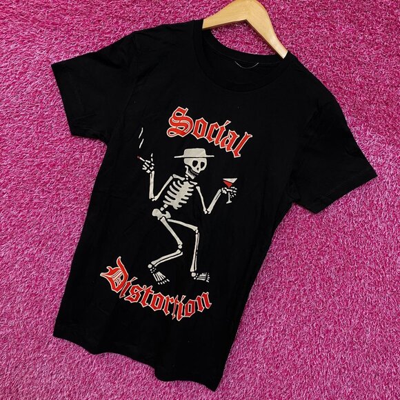 Social Distortion Skelly Drinking & Smoking Punk Band Tee S - Picture 3 of 4